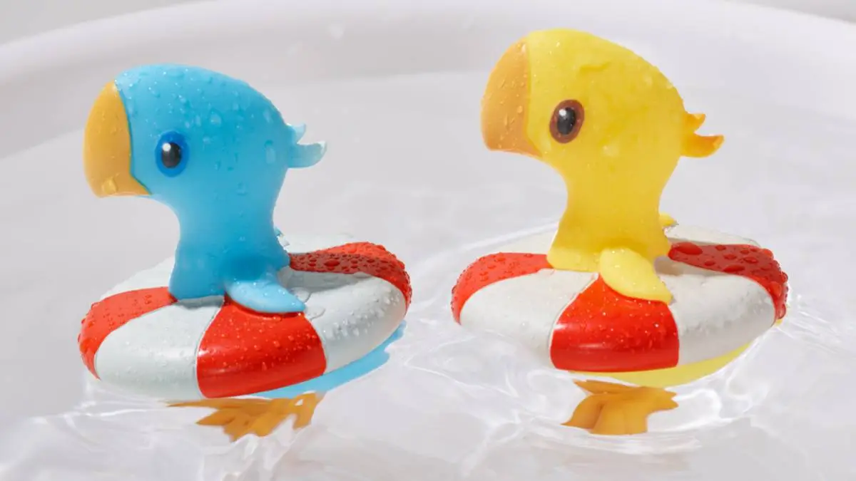 Final Fantasy Chocobo Rubber Duck Bath Toys Wear Life Preservers